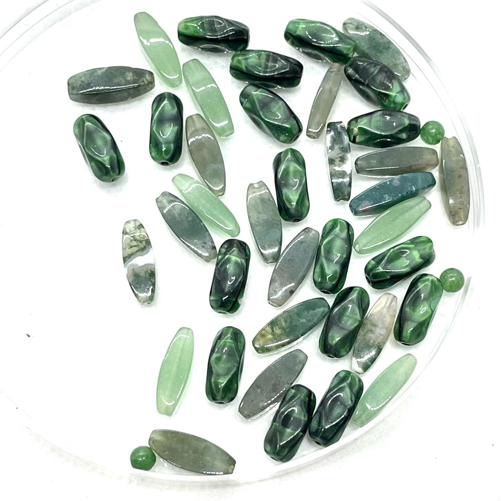 Mixed Lot of Green Gemstone Beads - Picture 3 of 3